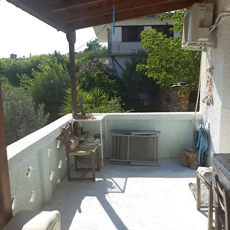 2 Bed Stone 10m Drive To Beautiful Beaches *