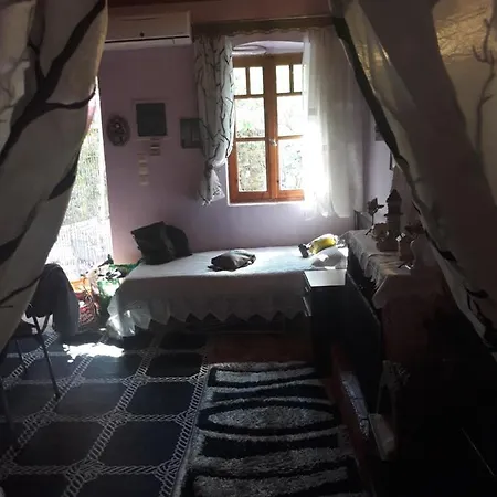 2 Bed Stone 10m Drive To Beautiful Beaches Ferienhaus *
