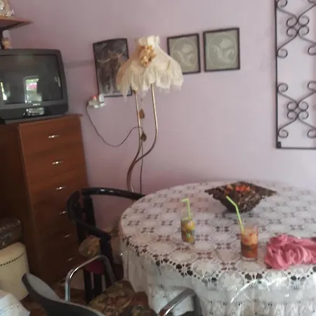 2 Bed Stone 10m Drive To Beautiful Beaches